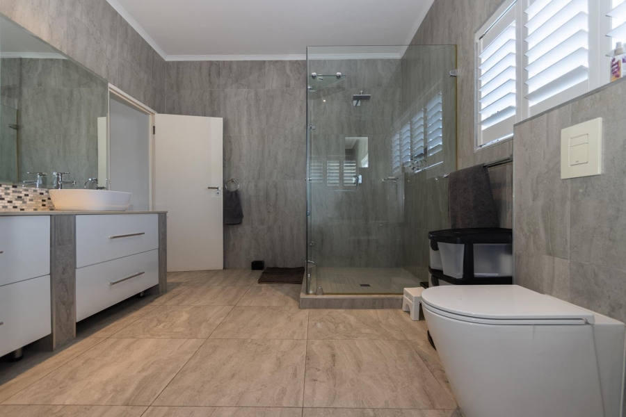 5 Bedroom Property for Sale in Sunset Beach Western Cape
